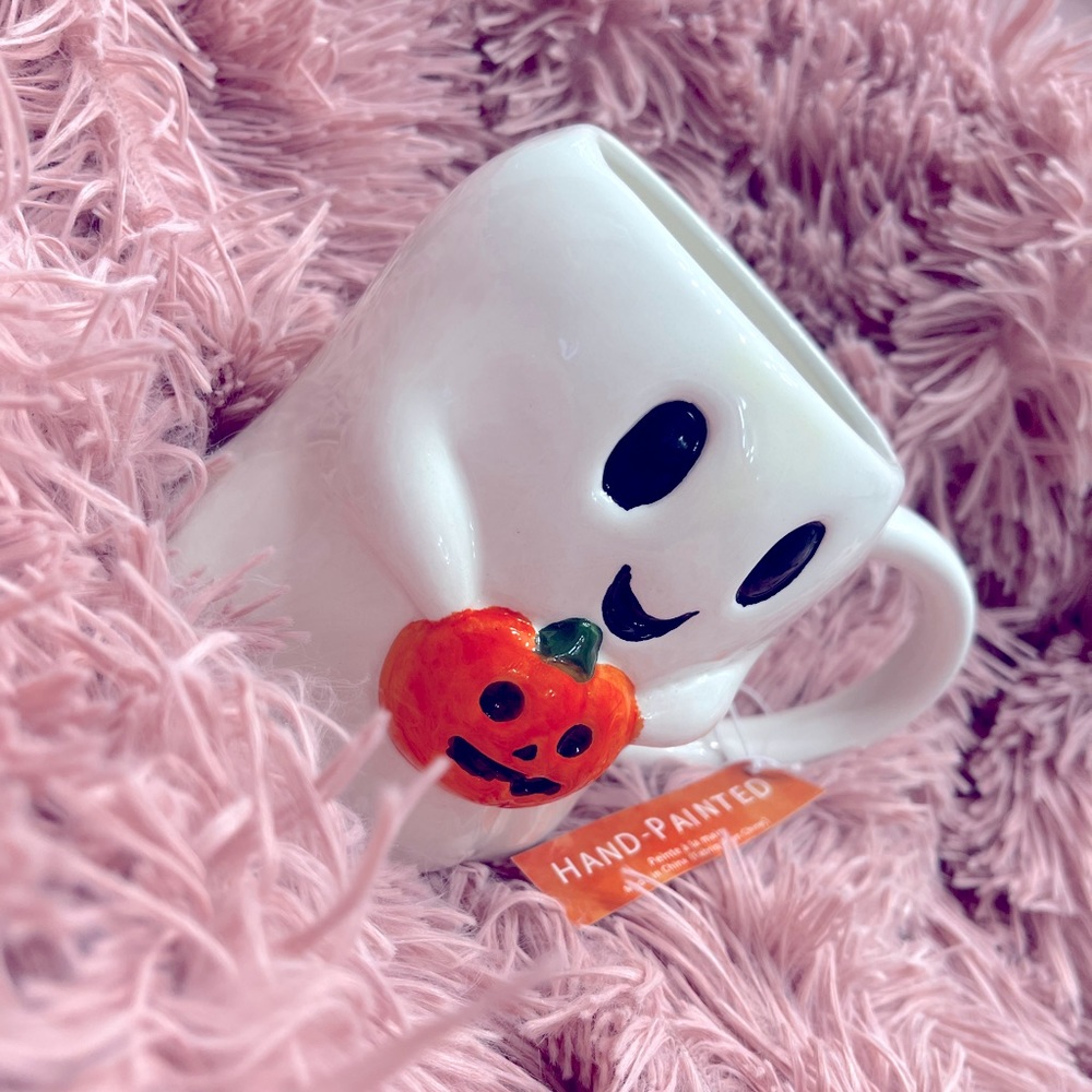 ✨NEW👻Hand Painted Halloween Ghost holding Pumpkin Mug🎃